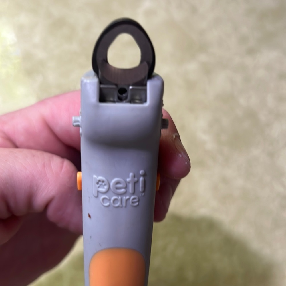Dog nail clippers